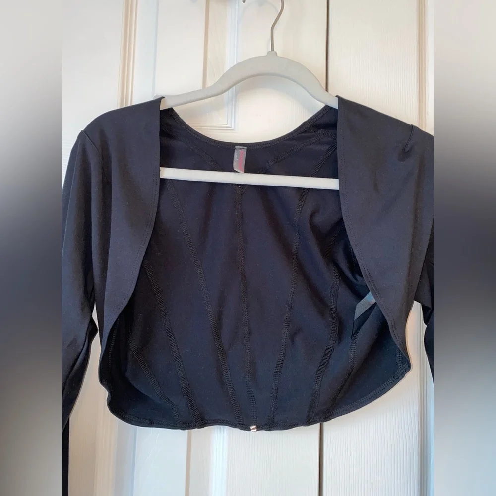 Free People Movement Free Style Shrug Thumb Holes ✨ Worn Once✨ Very Flattering!